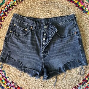 Levi’s 501 ladies cut off jean shorts. Sz 31